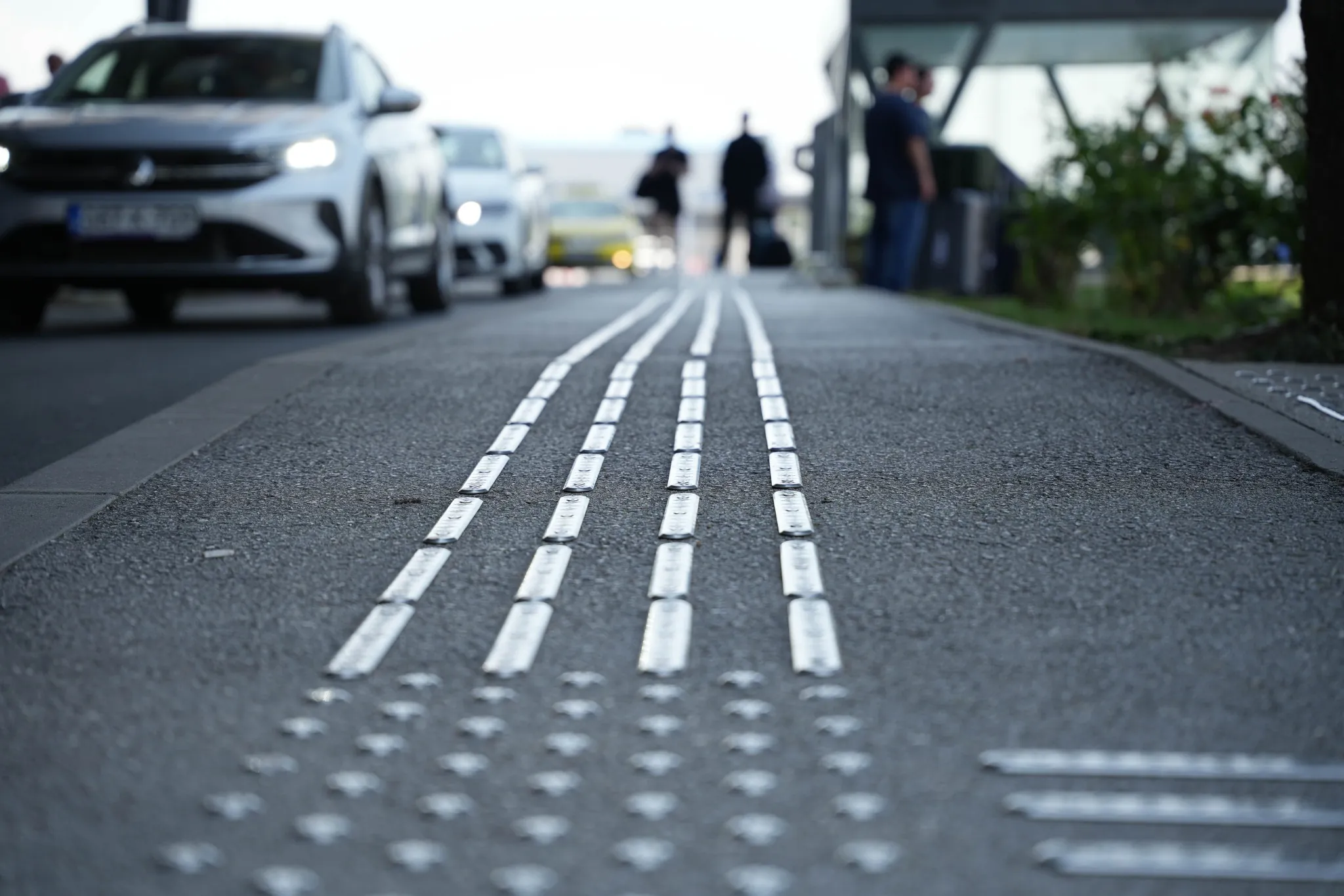 Tactile guidance strips and wayfinding system in airport terminal