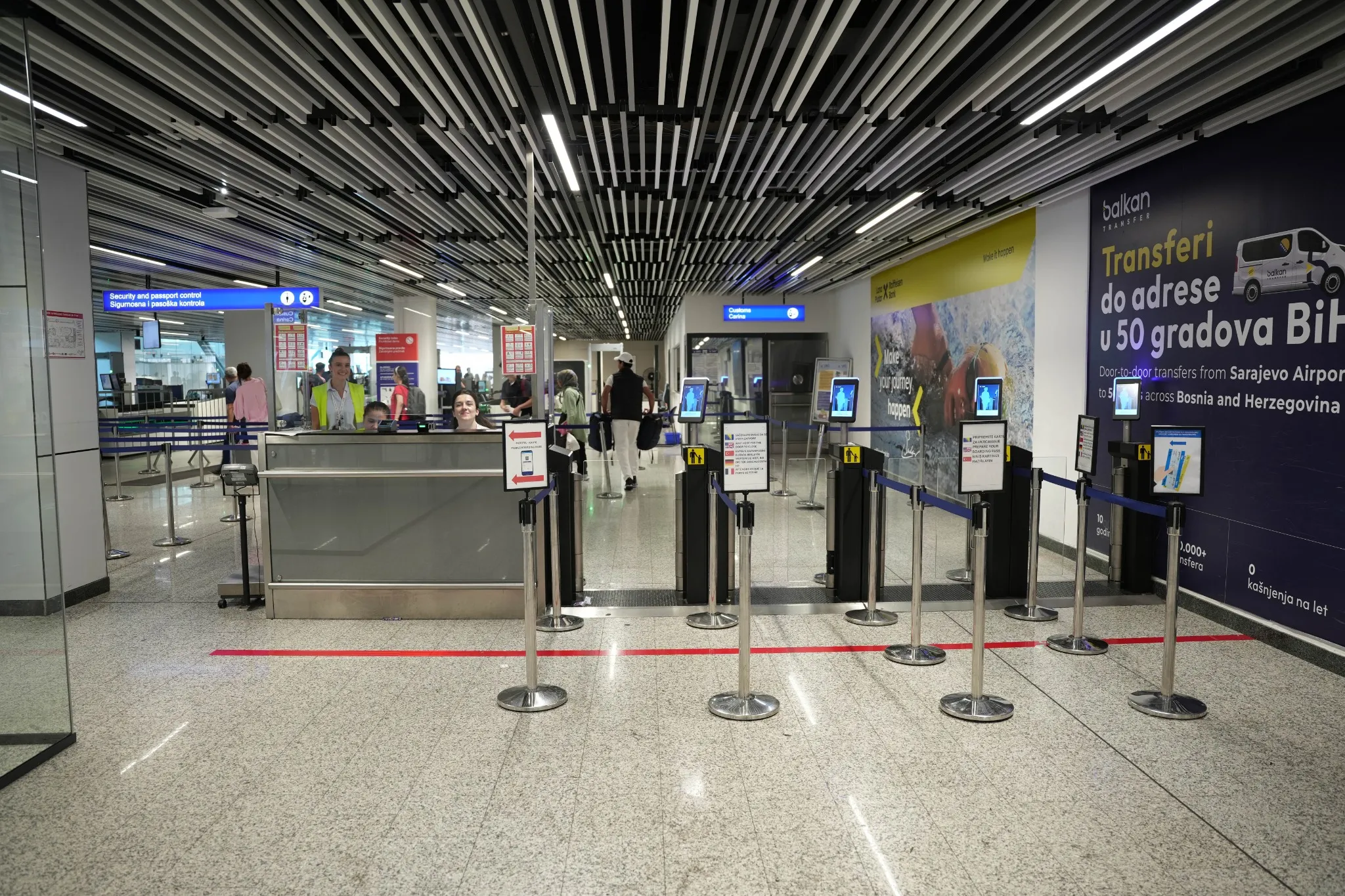Wide security gate for wheelchair access